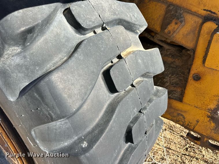 image for item ER8585 1984 John Deere 762A elevating scraper