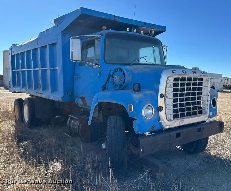 image for item ER8587 1974 Ford U9000 dump truck