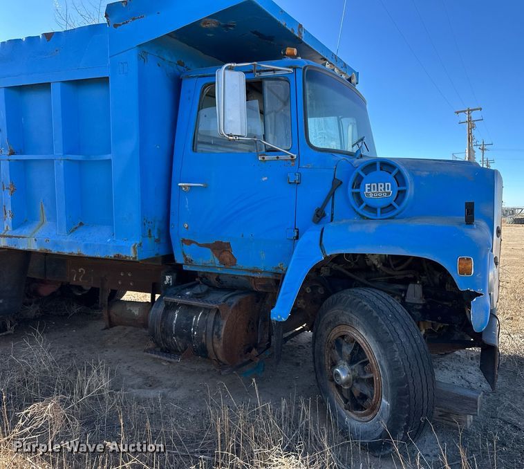image for item ER8587 1974 Ford U9000 dump truck