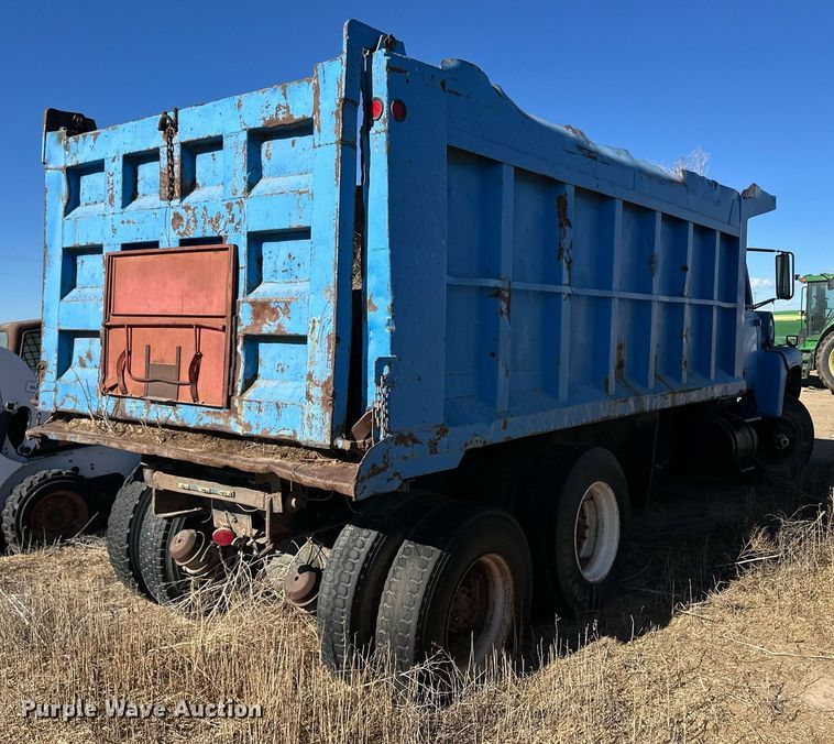 image for item ER8587 1974 Ford U9000 dump truck