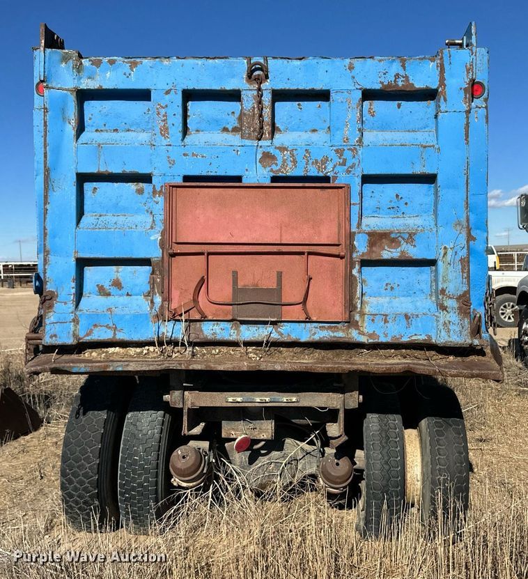 image for item ER8587 1974 Ford U9000 dump truck
