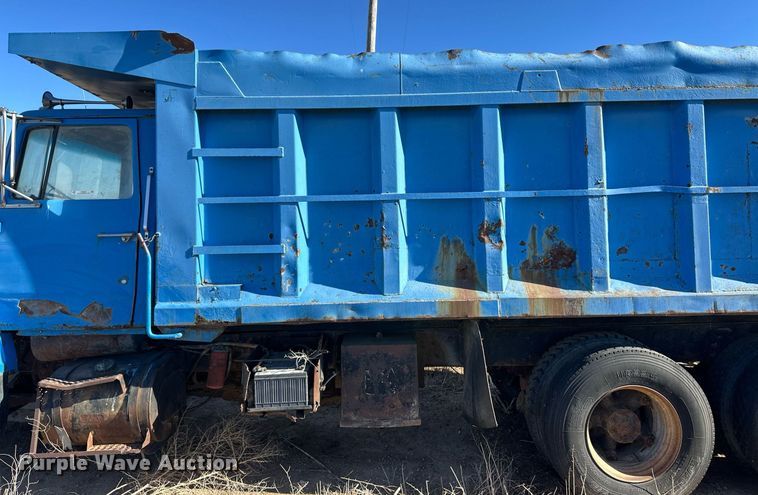 image for item ER8587 1974 Ford U9000 dump truck