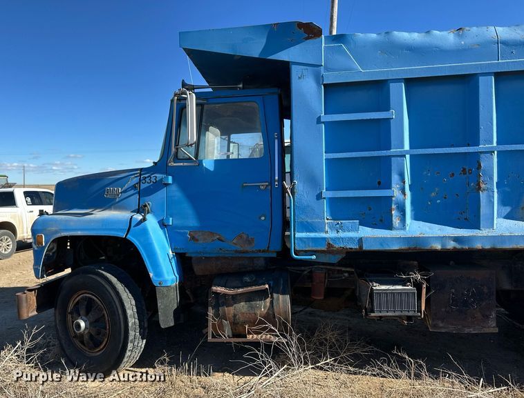 image for item ER8587 1974 Ford U9000 dump truck