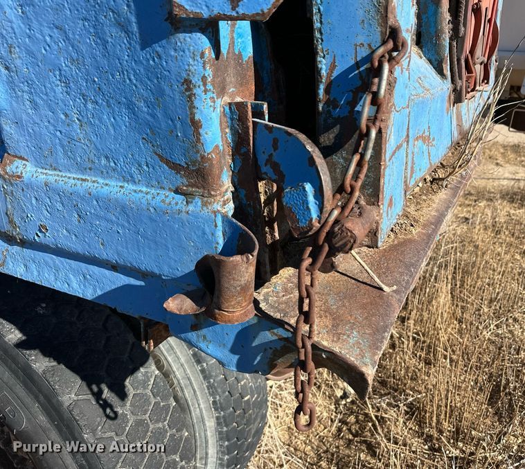 image for item ER8587 1974 Ford U9000 dump truck