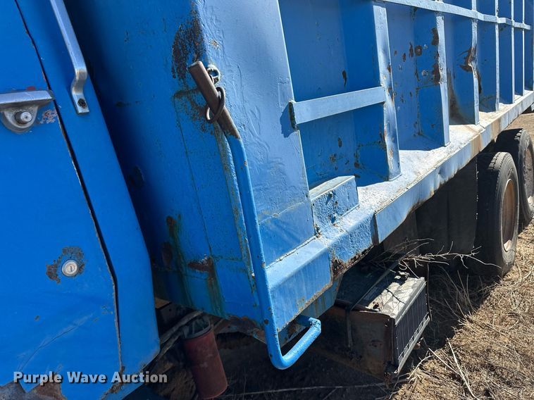 image for item ER8587 1974 Ford U9000 dump truck