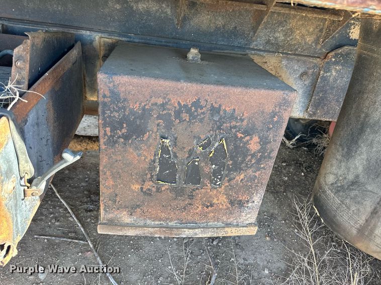 image for item ER8587 1974 Ford U9000 dump truck