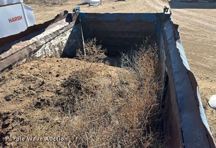 image for item ER8587 1974 Ford U9000 dump truck