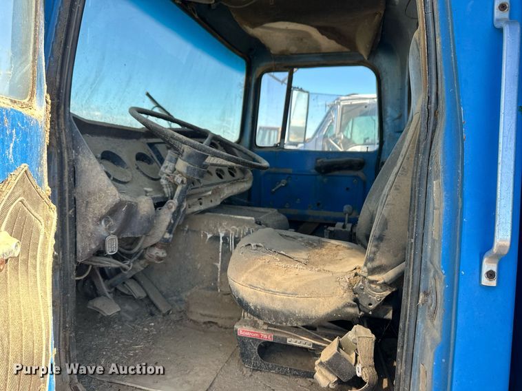 image for item ER8587 1974 Ford U9000 dump truck