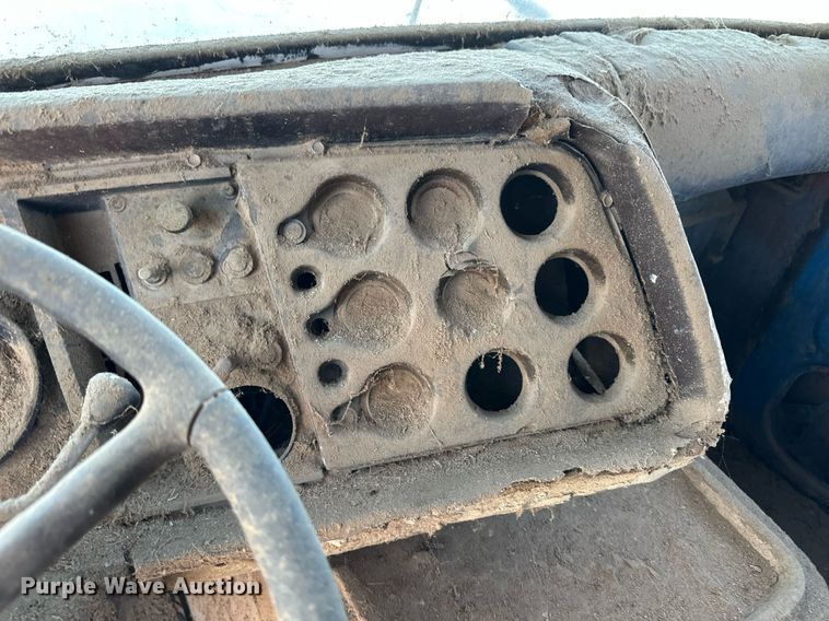 image for item ER8587 1974 Ford U9000 dump truck