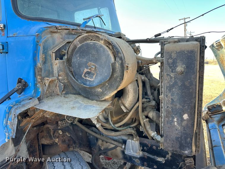 image for item ER8587 1974 Ford U9000 dump truck