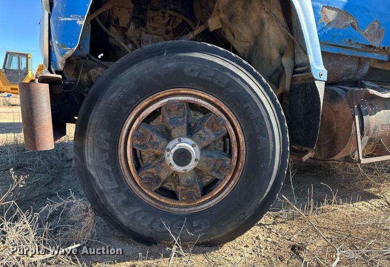 image for item ER8587 1974 Ford U9000 dump truck