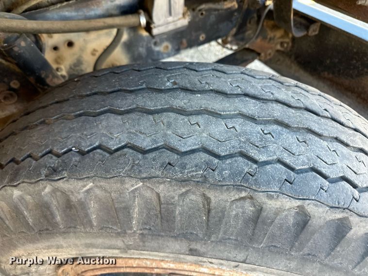 image for item ER8587 1974 Ford U9000 dump truck