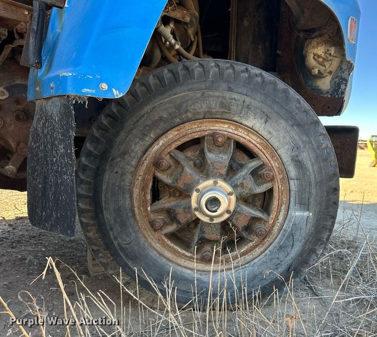 image for item ER8587 1974 Ford U9000 dump truck