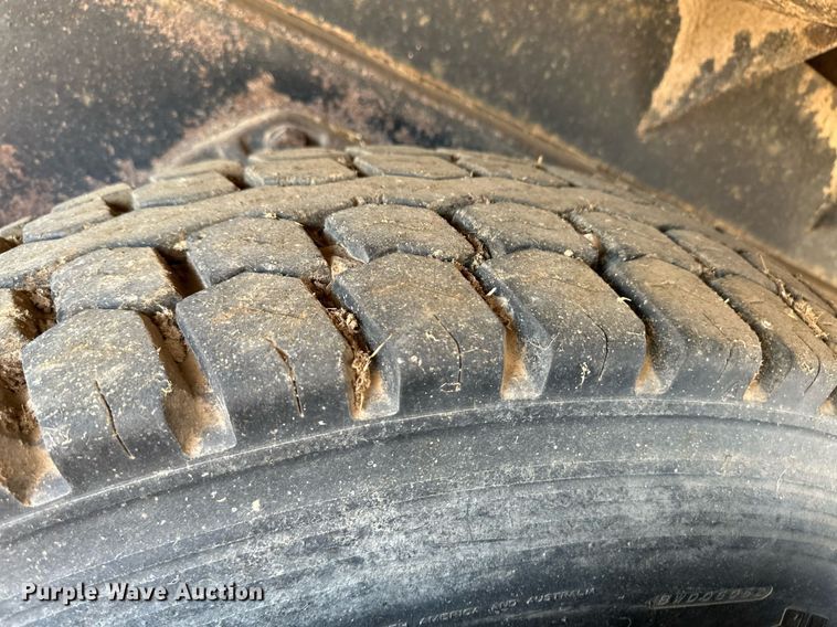 image for item ER8587 1974 Ford U9000 dump truck