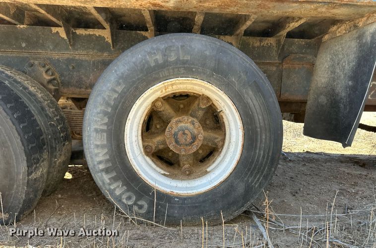 image for item ER8587 1974 Ford U9000 dump truck