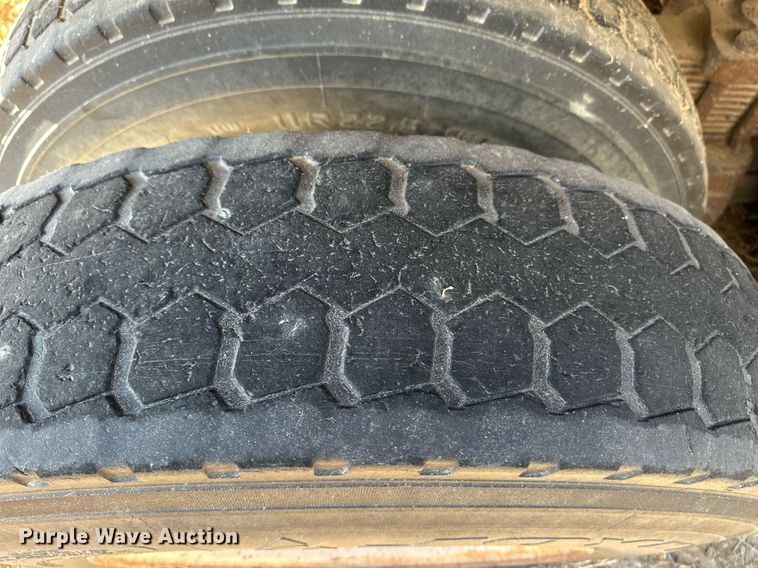 image for item ER8587 1974 Ford U9000 dump truck