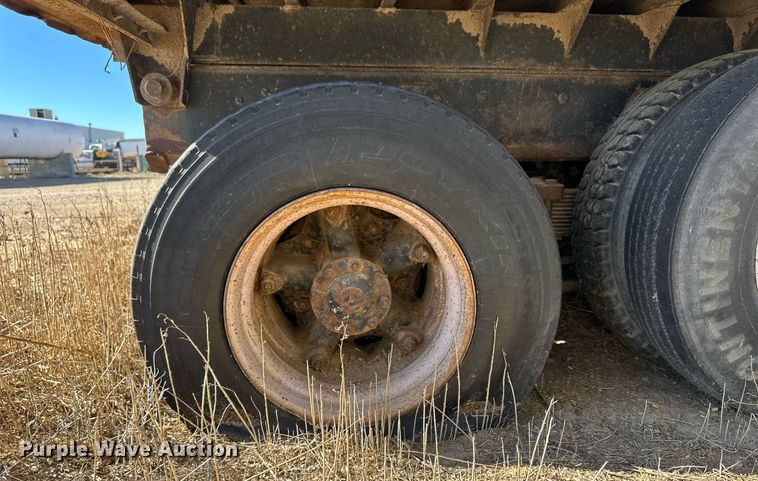 image for item ER8587 1974 Ford U9000 dump truck