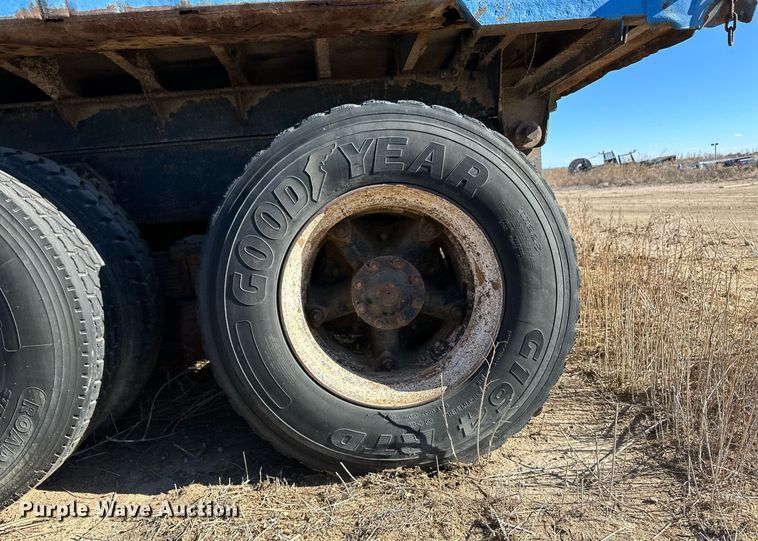 image for item ER8587 1974 Ford U9000 dump truck
