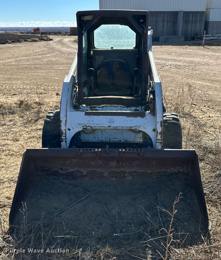 image for item ER8588 2000 Bobcat 773 skid steer loader