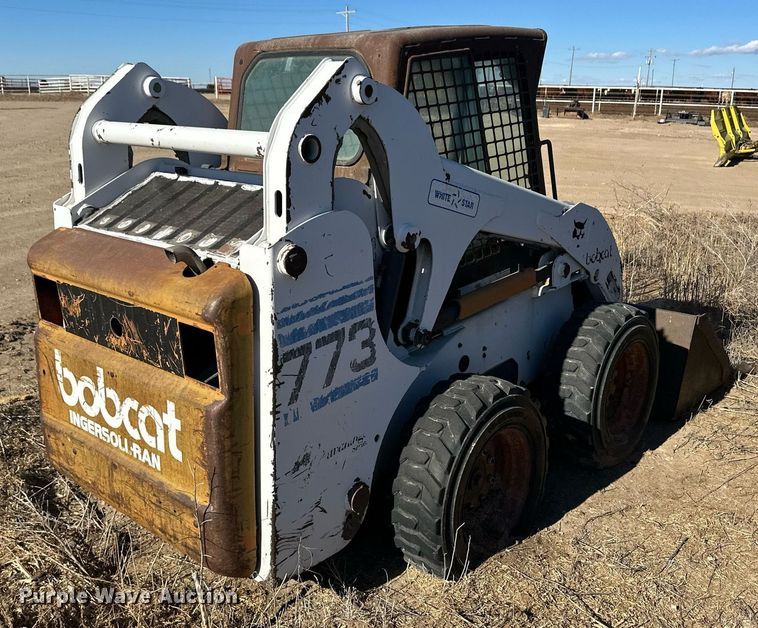 image for item ER8588 2000 Bobcat 773 skid steer loader
