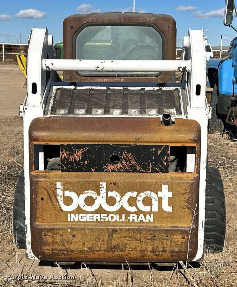 image for item ER8588 2000 Bobcat 773 skid steer loader