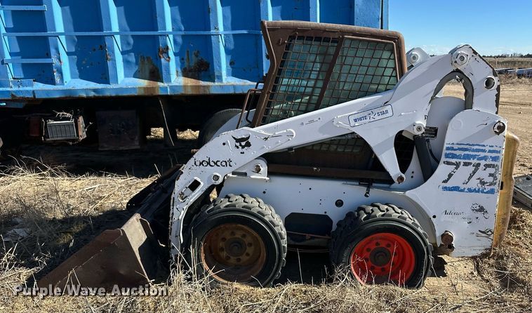 image for item ER8588 2000 Bobcat 773 skid steer loader