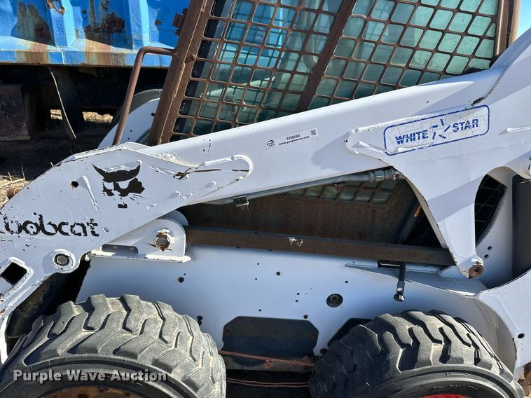 image for item ER8588 2000 Bobcat 773 skid steer loader