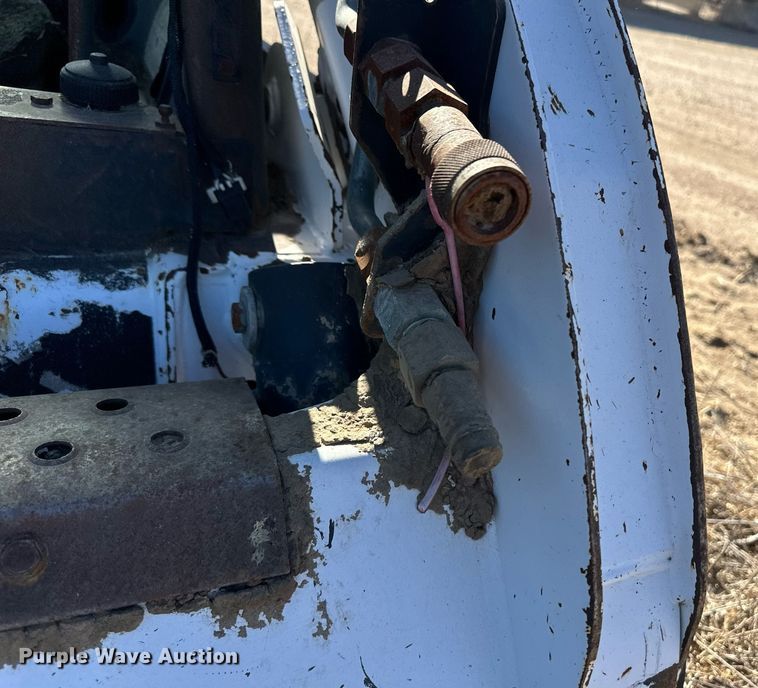 image for item ER8588 2000 Bobcat 773 skid steer loader