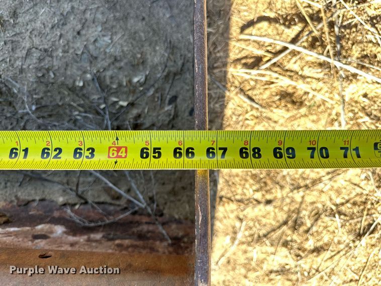 image for item ER8588 2000 Bobcat 773 skid steer loader