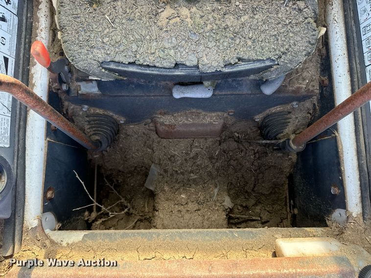 image for item ER8588 2000 Bobcat 773 skid steer loader