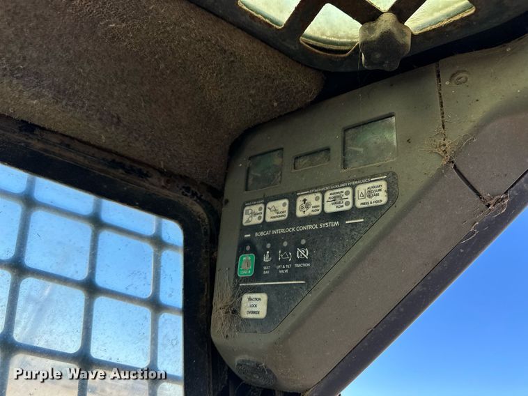 image for item ER8588 2000 Bobcat 773 skid steer loader