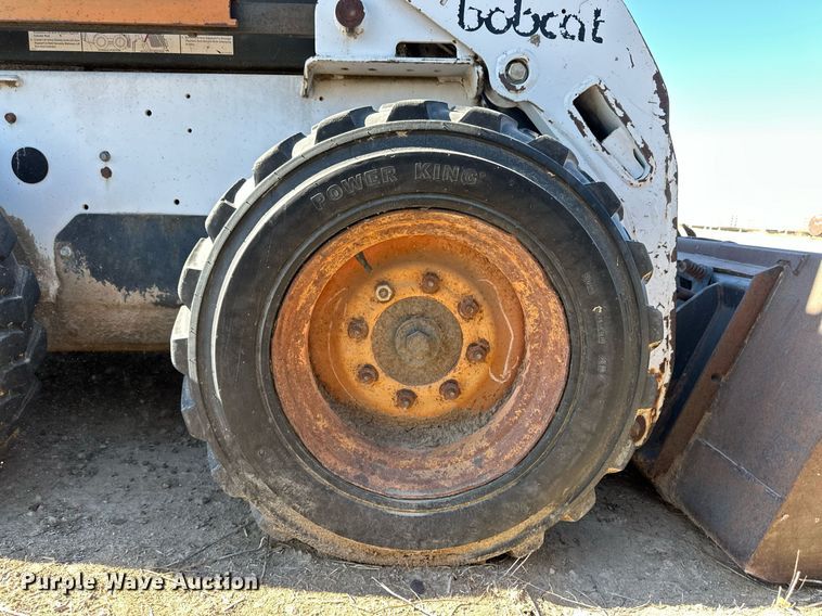 image for item ER8588 2000 Bobcat 773 skid steer loader