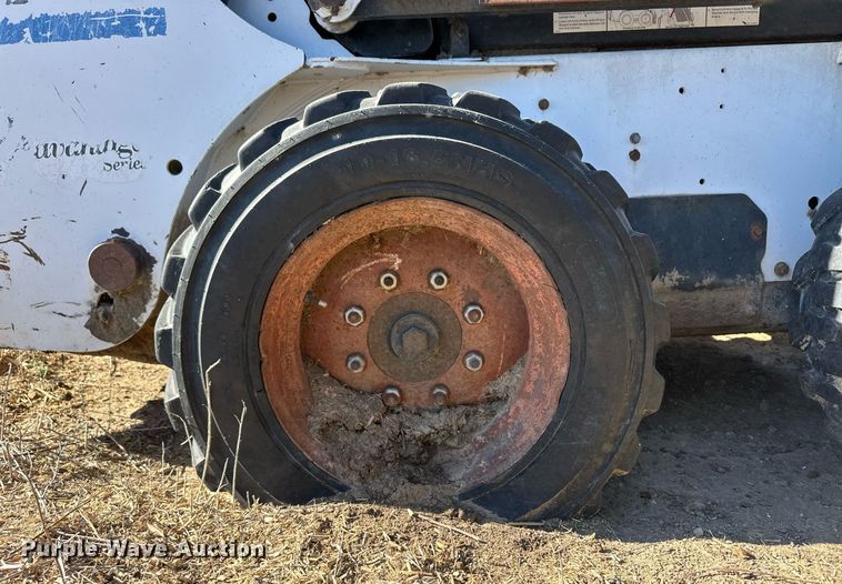 image for item ER8588 2000 Bobcat 773 skid steer loader
