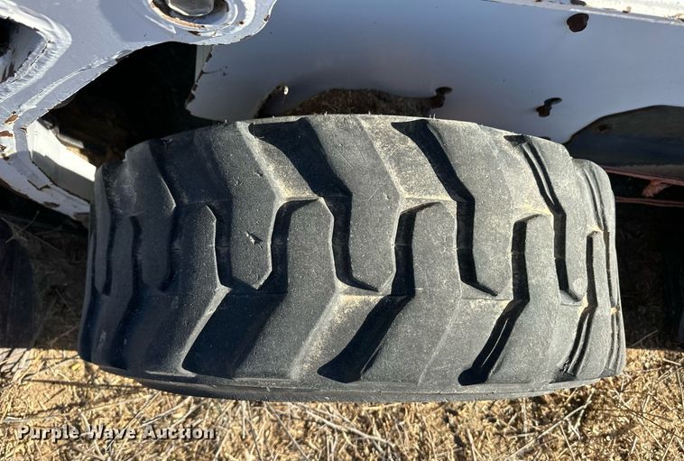 image for item ER8588 2000 Bobcat 773 skid steer loader