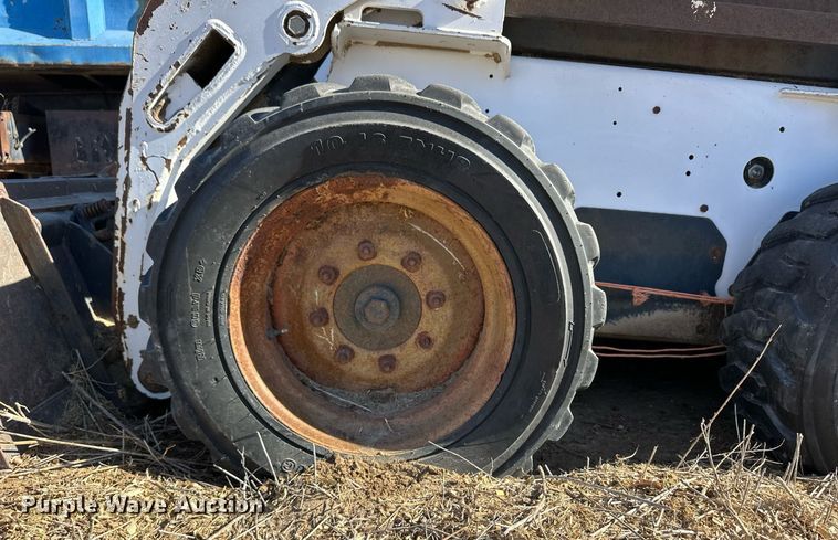 image for item ER8588 2000 Bobcat 773 skid steer loader