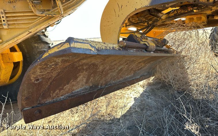 image for item ER8591 1981 John Deere 770A motor grader