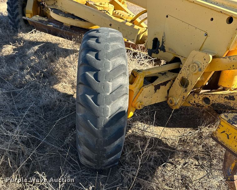 image for item ER8591 1981 John Deere 770A motor grader