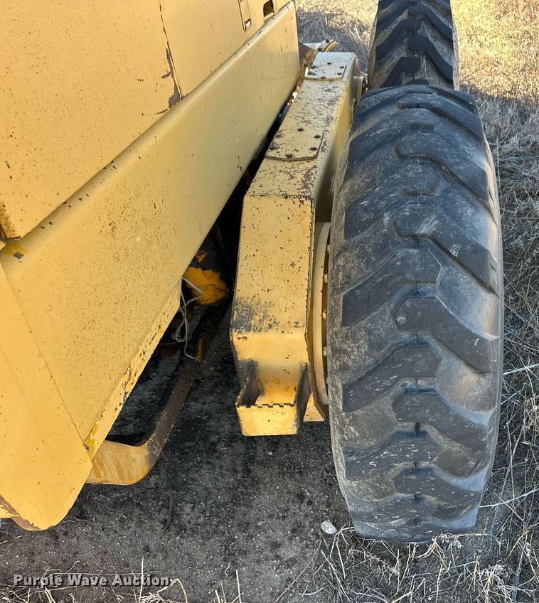 image for item ER8591 1981 John Deere 770A motor grader