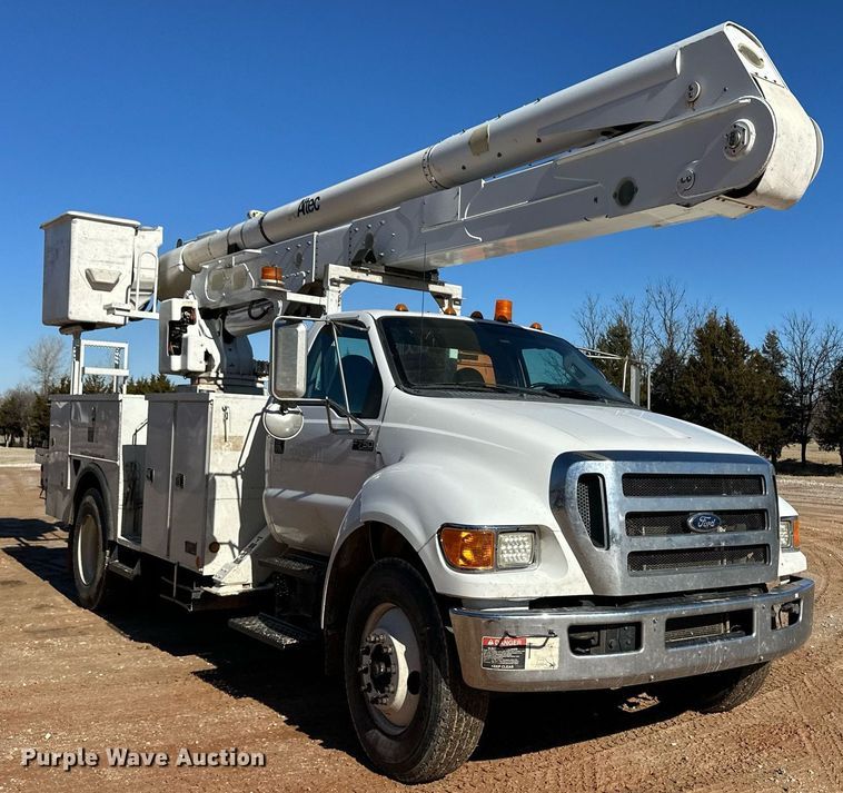image for item ER8641 2013 Ford F750 Super Duty XL bucket truck