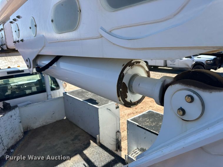 image for item ER8641 2013 Ford F750 Super Duty XL bucket truck