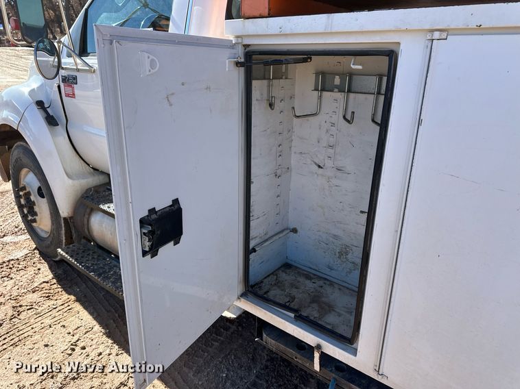 image for item ER8641 2013 Ford F750 Super Duty XL bucket truck