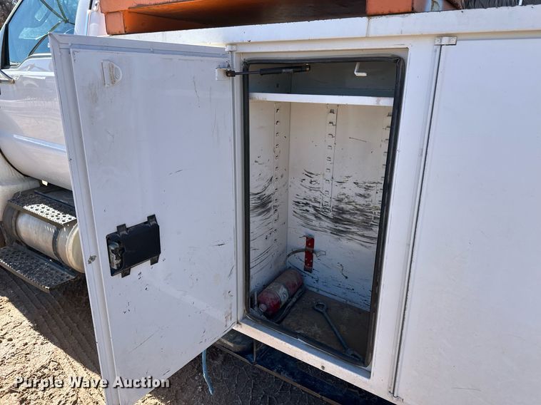 image for item ER8641 2013 Ford F750 Super Duty XL bucket truck