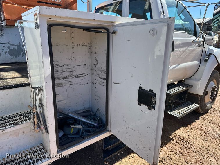 image for item ER8641 2013 Ford F750 Super Duty XL bucket truck