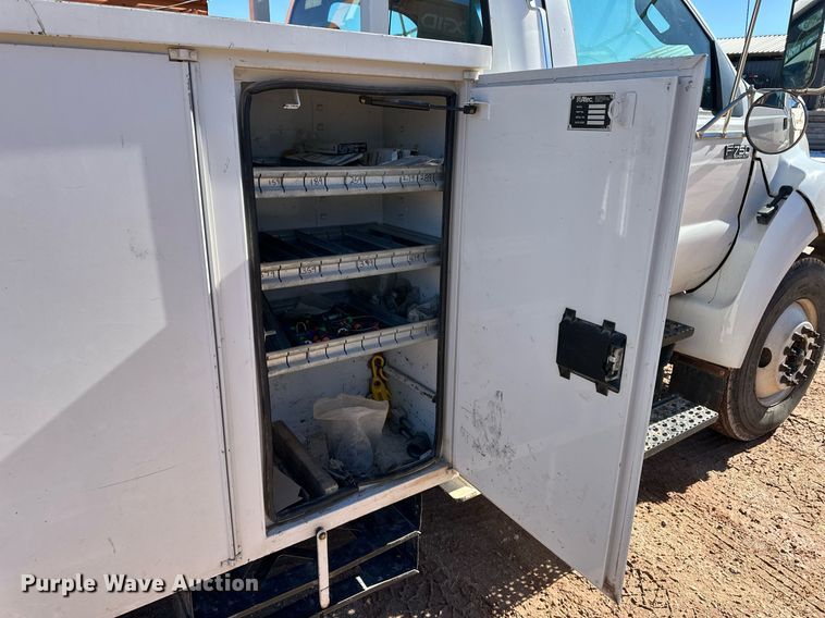 image for item ER8641 2013 Ford F750 Super Duty XL bucket truck