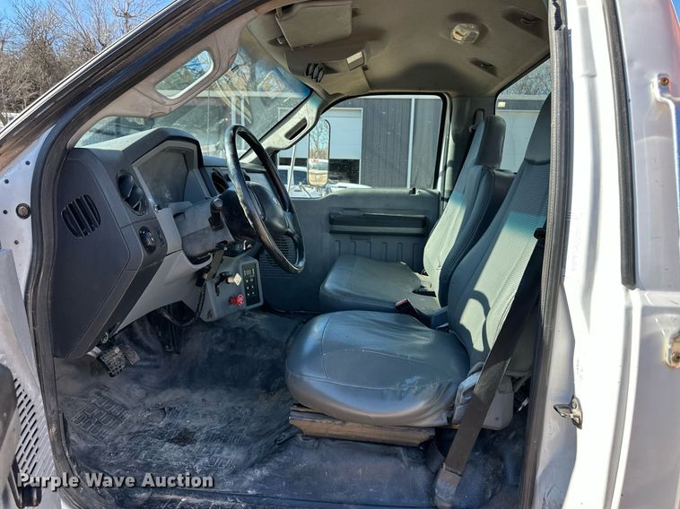 image for item ER8641 2013 Ford F750 Super Duty XL bucket truck