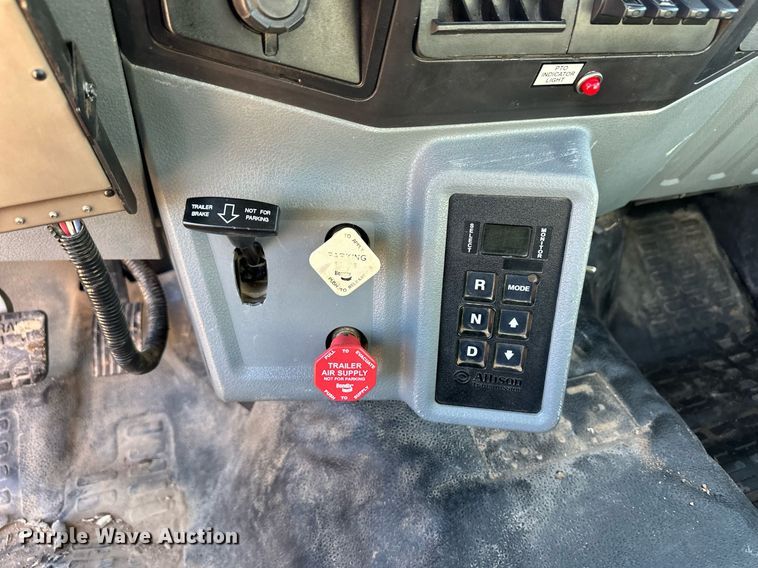 image for item ER8641 2013 Ford F750 Super Duty XL bucket truck