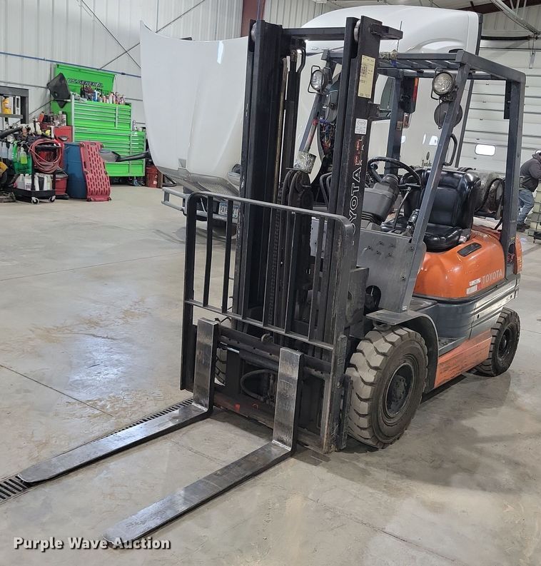 image for item OH9507 1998 Toyota  426FGU20 forklift