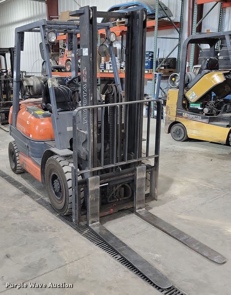 image for item OH9507 1998 Toyota  426FGU20 forklift