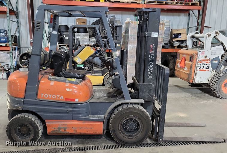 image for item OH9507 1998 Toyota  426FGU20 forklift