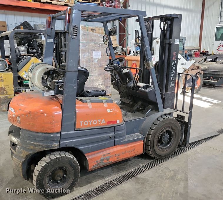 image for item OH9507 1998 Toyota  426FGU20 forklift